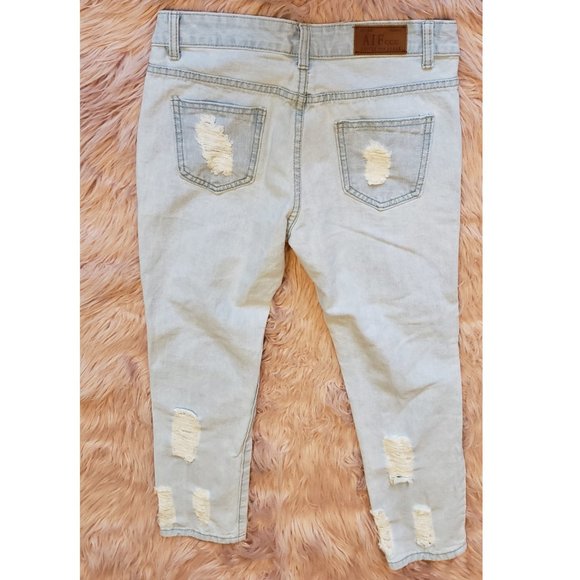 💜$5💜NWOT AIFccc Distressed Denim Jeans - Picture 3 of 5